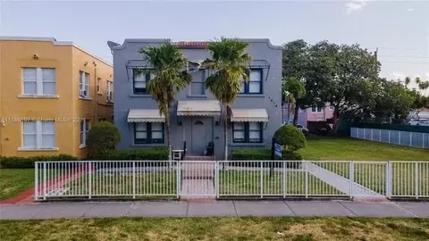 1614 Harrison St, Hollywood, FL 33020