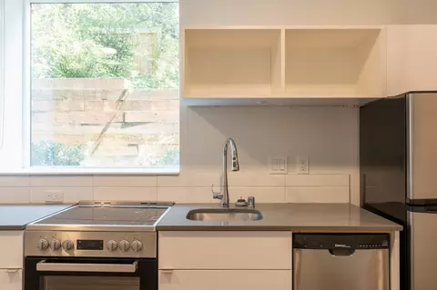 1202 E Thomas St, Seattle, WA 98102