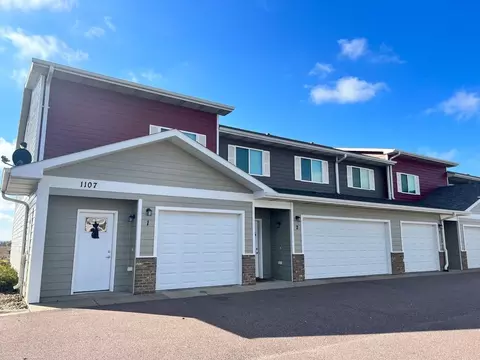 1111 Honeysuckle Dr, Harrisburg, SD 57032
