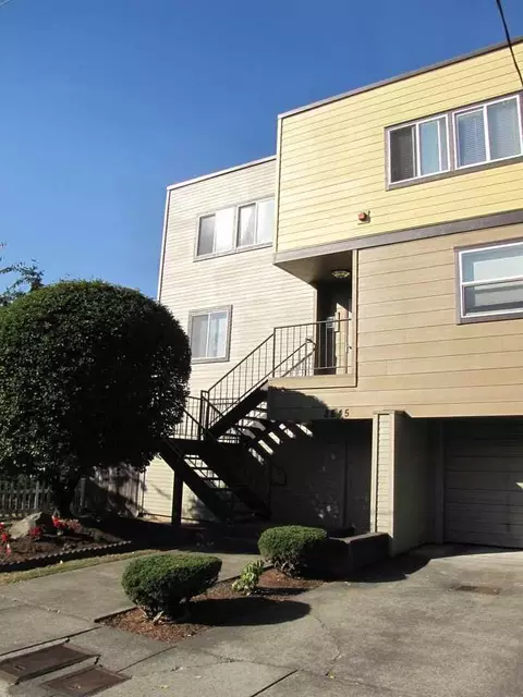 8845 Midvale Ave N, Seattle, WA 98103 photo 2