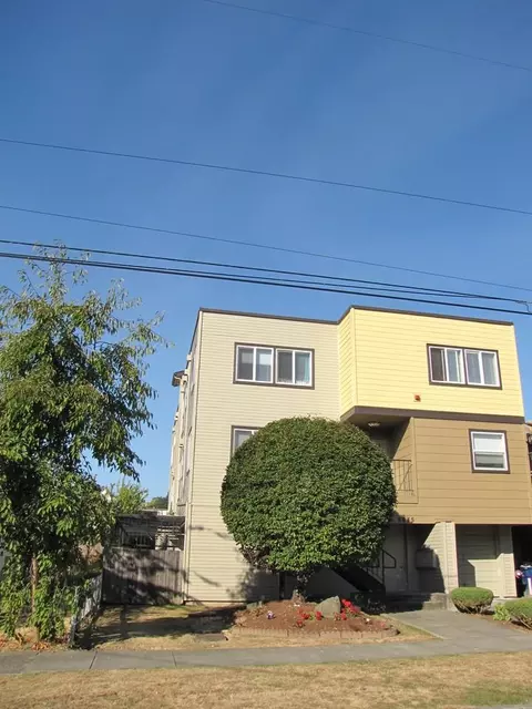 8845 Midvale Ave N, Seattle, WA 98103
