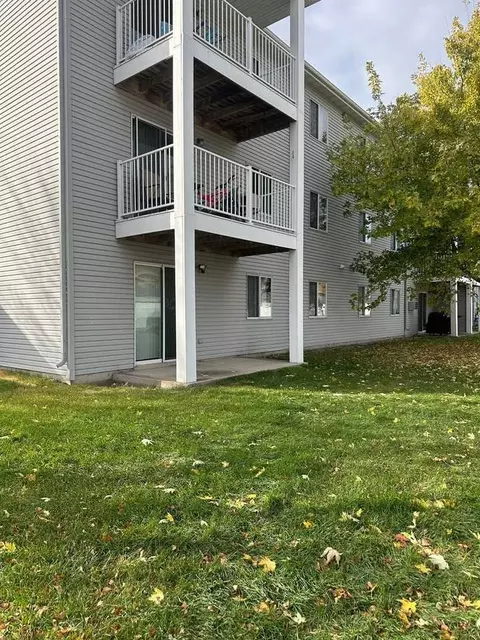 1431 35th St S, Fargo, ND 58103