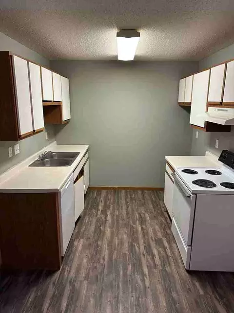 1431 35th St S, Fargo, ND 58103