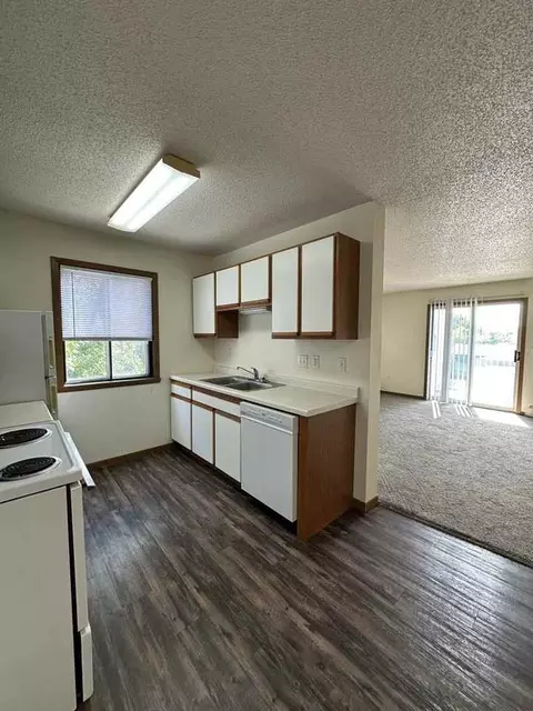 1431 35th St S, Fargo, ND 58103