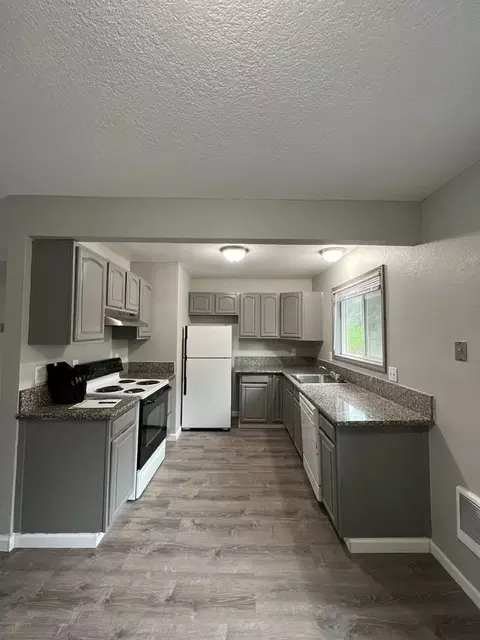 912 NE 91st924 Ne 91st #912-912, Maywood Park, OR 97220