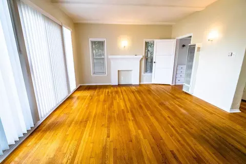 147 N Hamilton Dr, Beverly Hills, CA 90211