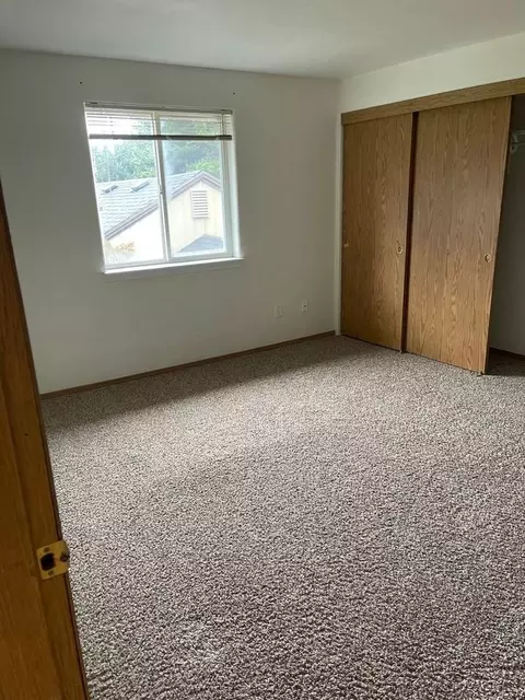 14034 SE Division St, Portland, OR 97236