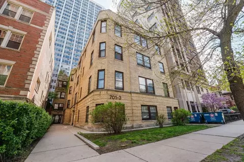 701 W Junior Ter, Chicago, IL 60613