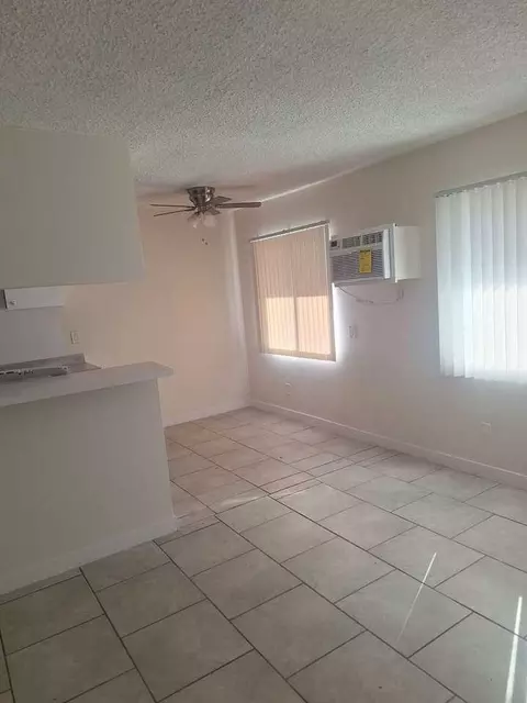 8615 Columbus Ave, Los Angeles, CA 91343