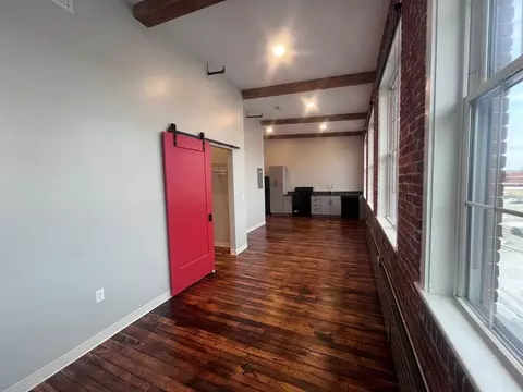 252 Willow St, Manchester, NH 03103