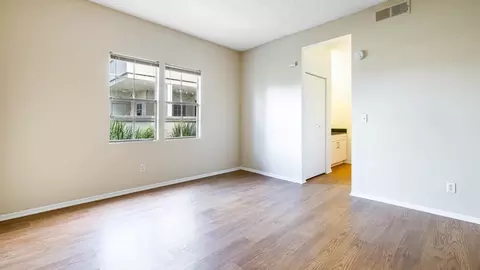 23516 Magic Mountain Pkwy, Valencia, CA 91355 photo 25