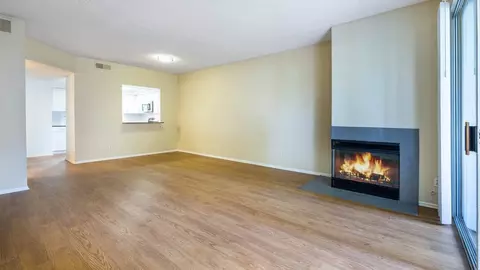 23516 Magic Mountain Pkwy, Valencia, CA 91355 photo 11