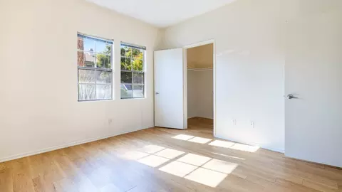 23516 Magic Mountain Pkwy, Valencia, CA 91355 photo 23