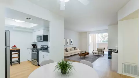 23516 Magic Mountain Pkwy, Valencia, CA 91355 photo 12