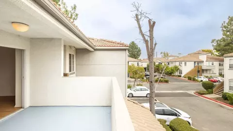 23516 Magic Mountain Pkwy, Valencia, CA 91355 photo 18