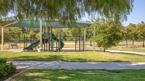 23516 Magic Mountain Pkwy, Valencia, CA 91355 photo 37
