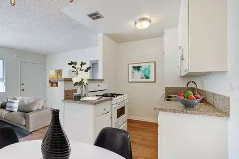 7242 De Soto Ave, Los Angeles, CA 91303