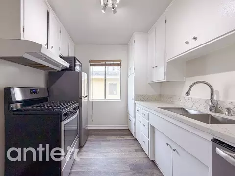 14270 Dickens St, Los Angeles, CA 91423 photo 4