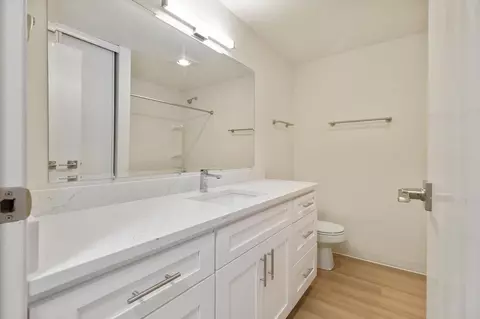 2410 W Manor Pl, Seattle, WA 98199