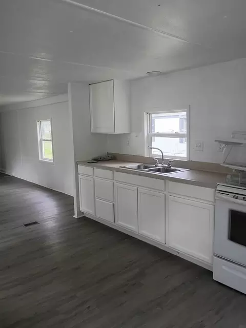 240 Oakhurst Ln, Thompsontown, PA 17094