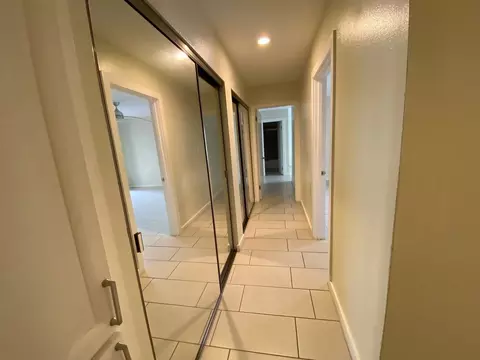 5665 Reseda Blvd, Tarzana, CA 91356