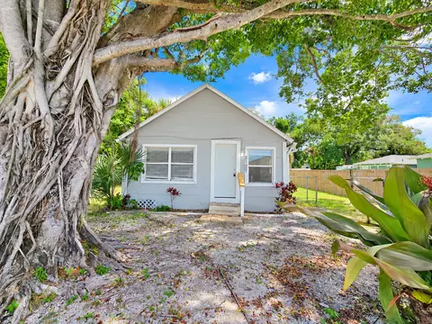 2127 13th St W, Bradenton, FL 34205