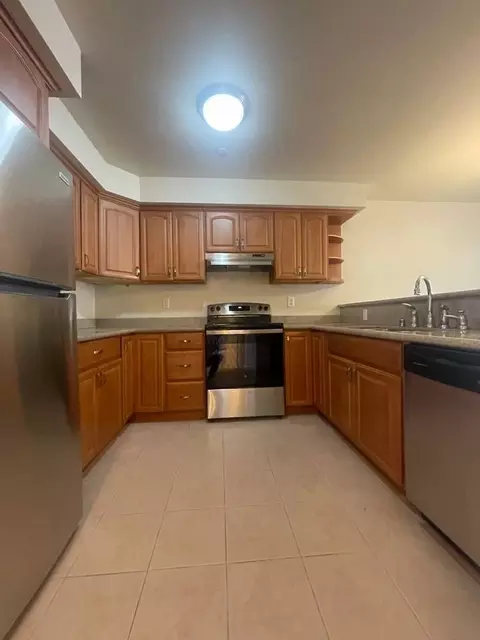 410 7th St, Oakland, CA 94607