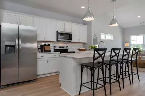 26555 Carronade Dr, Perrysburg, OH 43551