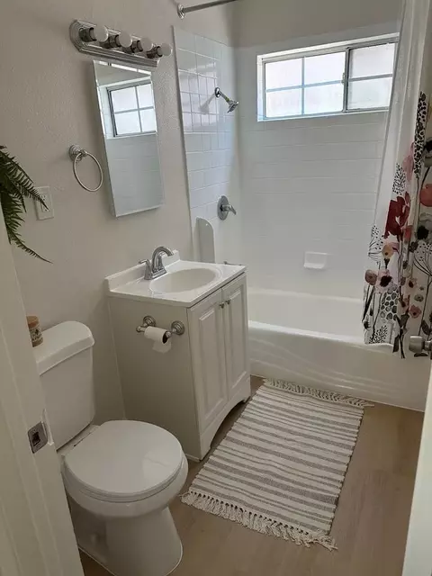 4351 W 142nd St, Hawthorne, CA 90250