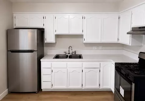 4351 W 142nd St, Hawthorne, CA 90250