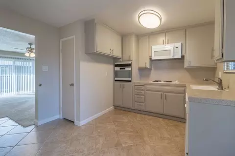 5981 Lake Crest Way, Sacramento, CA 95822