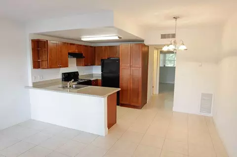 373 NW 4th Diagonal, Boca Raton, FL 33432 photo 2