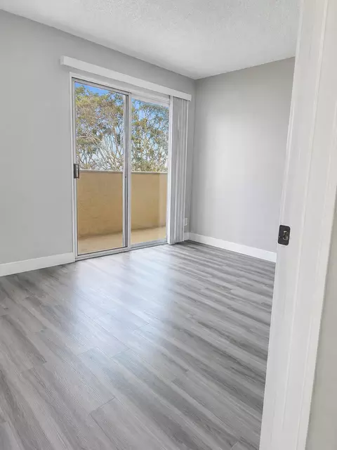 357 Chestnut Ave, Carlsbad, CA 92008