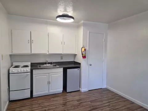 2104 Lead Ave SE, Albuquerque, NM 87106