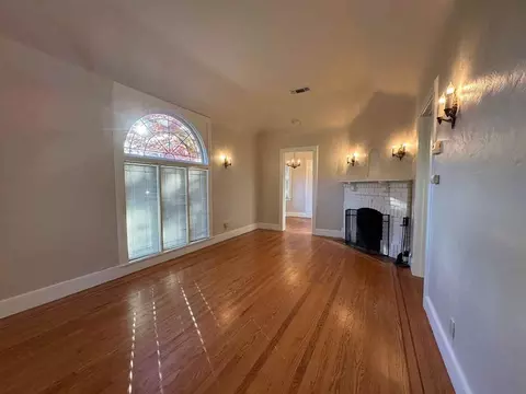 3959 M St, Sacramento, CA 95816