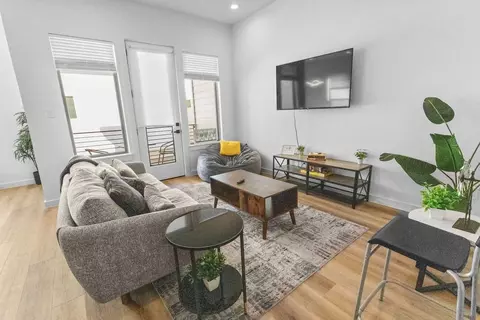 Peerless St, Houston, TX 77021