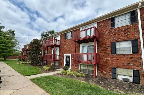 8481 Beech Ave, Wyoming, OH 45215