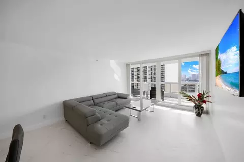 1717 N Bayshore Dr, Miami, FL 33132