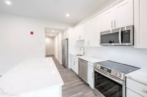 34 Knight St, Providence, RI 02909