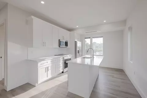 34 Knight St, Providence, RI 02909