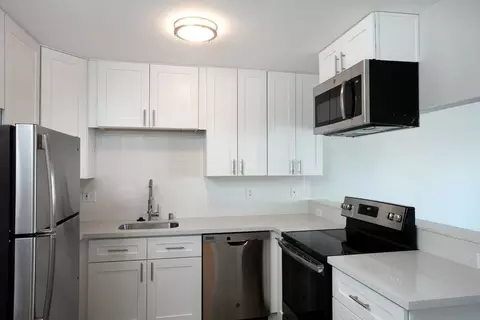 2113 N 107th St, Seattle, WA 98133