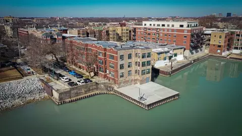 1310 W Howard St, Chicago, IL 60626