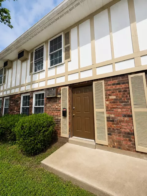 5546 Indian Oaks Cir, Louisville, KY 40219