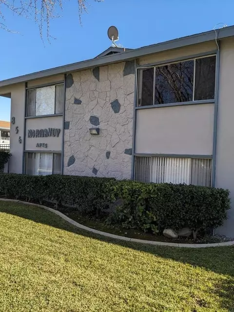 854 Orchid Ct, Upland, CA 91786