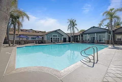 1500 Tulipan Cir, Oxnard, CA 93030 photo 2