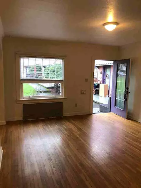 2080 SE Caruthers St, Portland, OR 97214
