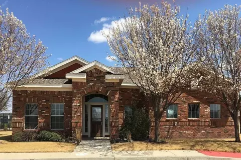 1401 W 33rd St, Plainview, TX 79072