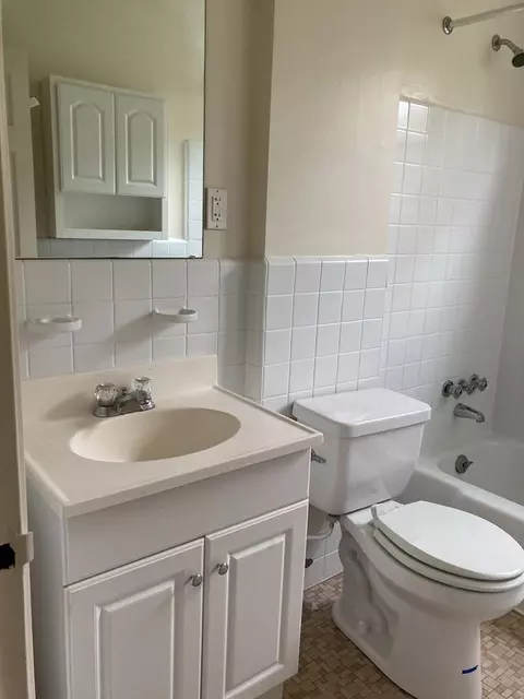 430 E Lancaster Ave, Wayne, PA 19087