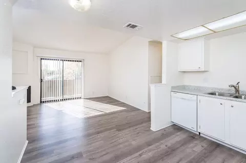 4930 College Oak Dr, Sacramento, CA 95841