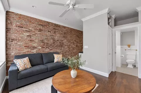 200 E 11th St, New York, NY 10003